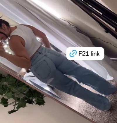 Amanda Damn, I wanna slap and wrap and fuck that big juicy ass