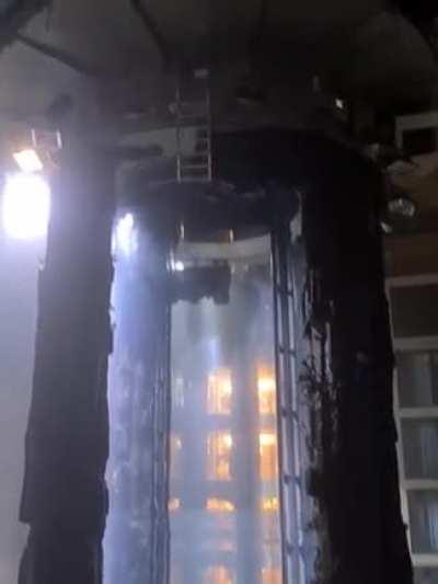 World's largest freestanding aquarium bursts in Berlin (1 million liters of water and 1,500 fish)