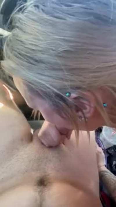 I love sucking dick in the car