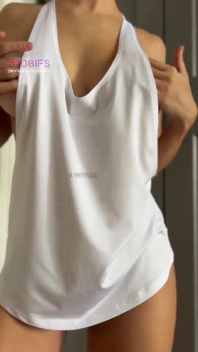 The only way to wear side boob tank top