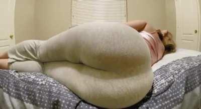 giving you some treats before the weekend 💩 do you like them?