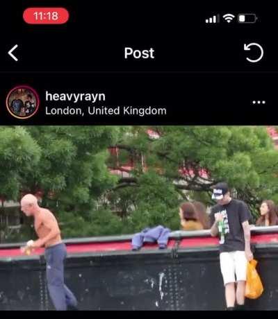 Peep in London 🇬🇧, had never seen it before so thought I’d share. Just vibing with that dancing man