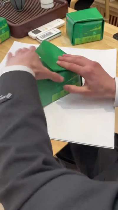 Gift wrapping a bag of tea without using adhesive tape