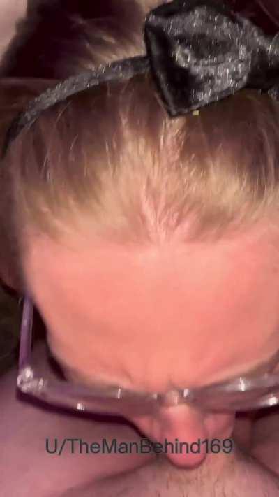 Babe Blonde MILF Gives Deepthroat Face Fuck So Good, Gag Reflex Is Put To The Test! Watch Her Spit Throat Fuck Throated Porn Like A Pro!