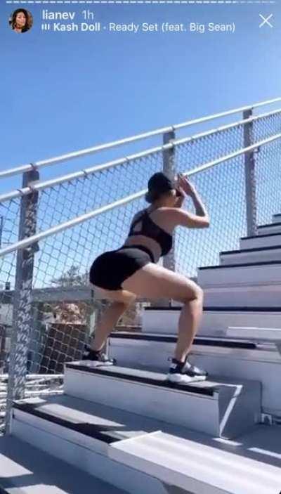 Throwback stairs workout 🍑🤤