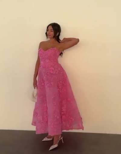 It looks like she's saying the lick arimpt, I'm the queen 🙊🔥💦👅 