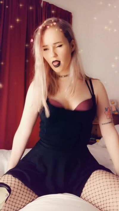 pillow grinding uwu 💕✨