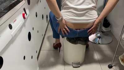 farts in the trash can