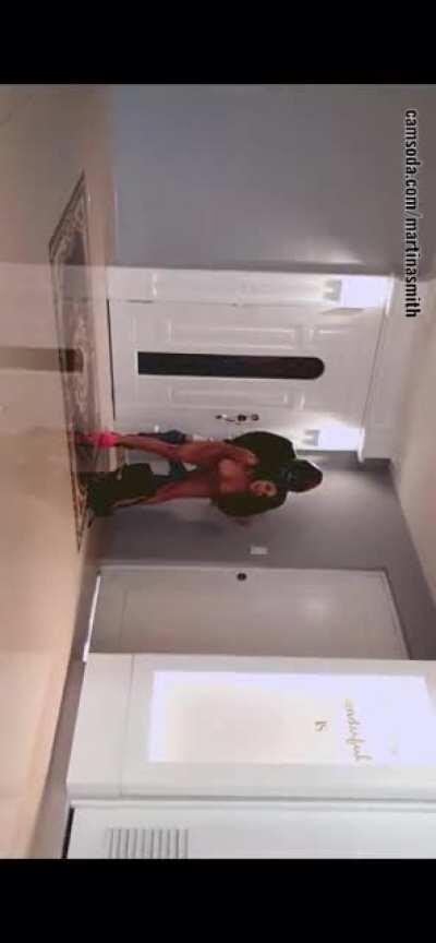 MARTINA SMITH FUCKS PIZZA DELIVERY GUY ENDS IN CREAMPIE!! *REAL* 😱