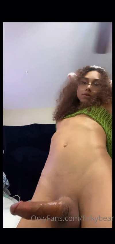Ts FalkyBear looking pretty and flexing that hard 🍆🤤😍