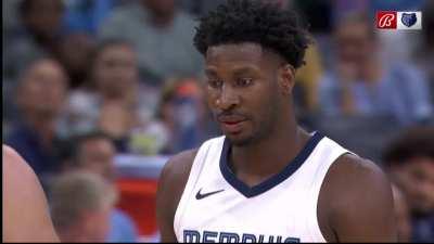 [Highlight] Bucks turnover the inbound play, but Grizzlies give it right back in unwatchable sequence.