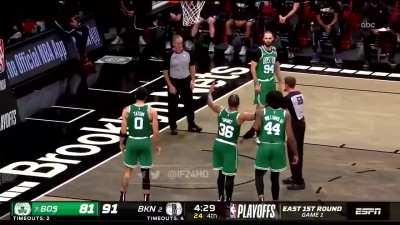 [Highlight] KD and Tatum get physical on the inbound, Durant ends up drawing the foul and Tatum is not happy