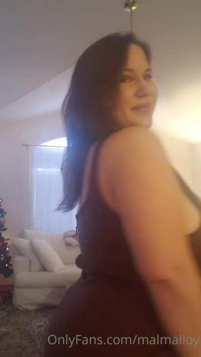 Mal Malloy showing tons of cleavage