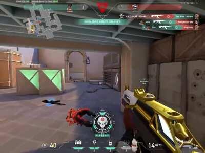 This Was The Luckiest Round I've Ever Played (2 random hs,1hp,1 bullet left)