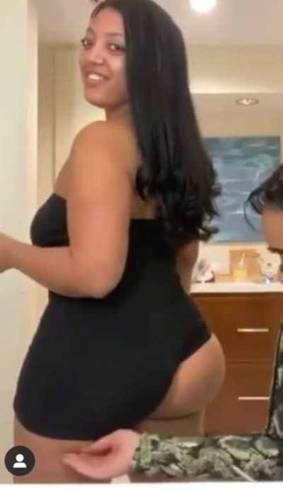 Don’t know if y’all seen this before but here some ass clapping