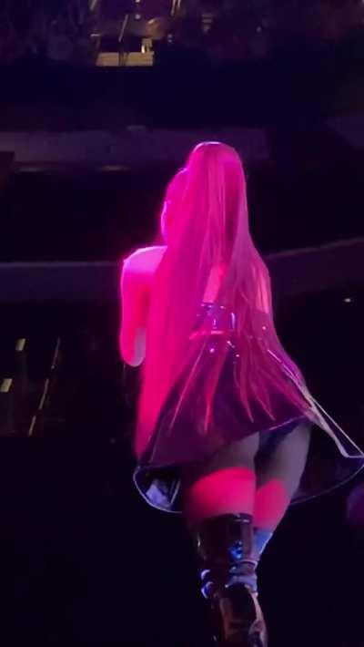 I’d let her sit on my face! I don’t care what you think.