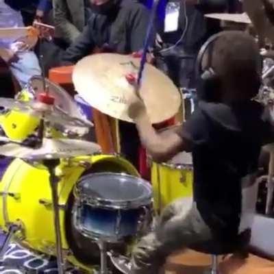 The band had to stop and let him flex 😄🙌🏽