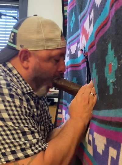 Incredibly hot BBC visiting from Atlanta, snuck away to get some much needed throat hugs. I spent 15 minutes making love to that tool. Didn’t want it to end. 27/5’8”/195/ 9.5” #minneapolis