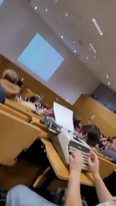 Malicious compliance in Uni for lecturer who banned laptops during class.