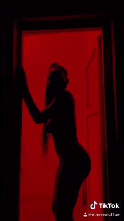 Upvote if you like my silhouette challenge and i’ll send you 10 nudes 🥰