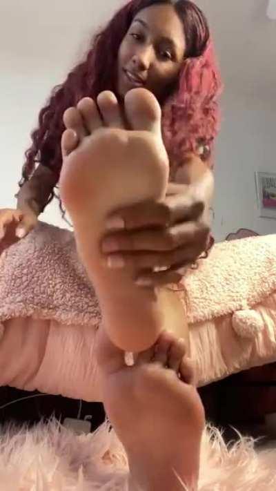 Taking off my foot mask 🦶 my feet are so slippery and smooth now