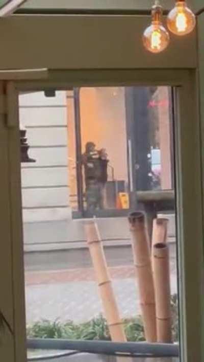 Hostage taken at the Apple store in Amsterdam