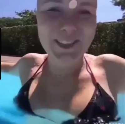 Koekoek😍😍 Wat een tieten🍒