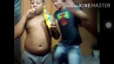 É o Kaike que tem fome, mas foi o zoio que comeu ele