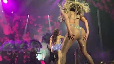 Booty shaking and badonkadonking from Vegas