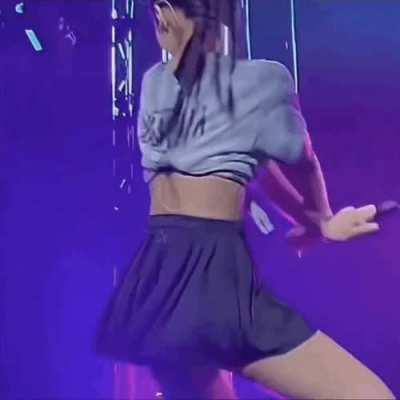 Yes girl sway that cute hot ass 🤤🍑