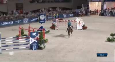 Ines Joly riding a round without a broken bridle