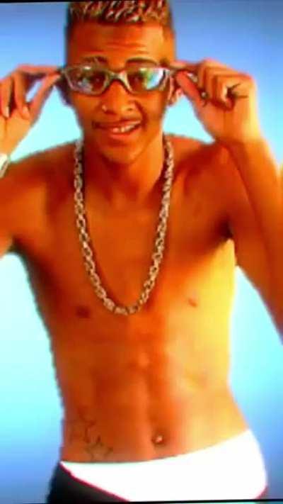 Someone know these two girls