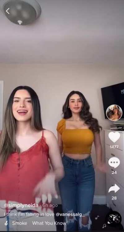 The girl in the yellow shirt.... THE GIRL IN THE YELLOW SHIRT! @simplyneida