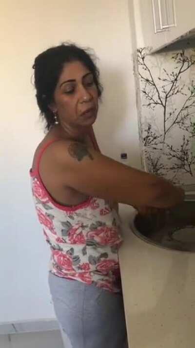 Jet, futu-ti mortii ma-tii de cioara borata. Cuntlee, bonelove si ce alte conturi de cioara cu copilarie dramatica din cauza prostitutiei practicate de ma-ta, in care te-a implicat si pe tine in copilarie.