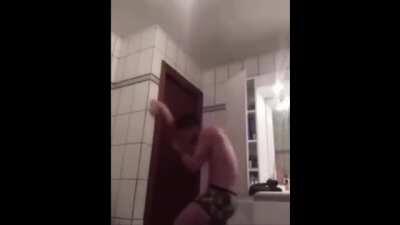 He do be bobbing and weaving tho NSFW