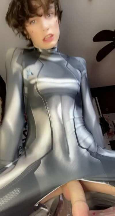 This boi learned how to ride more than mechs 😈