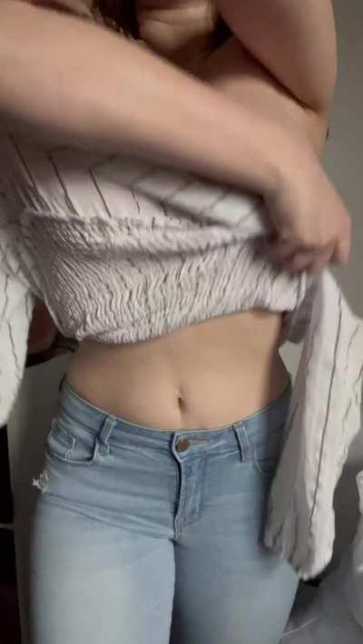 whenever someone new sees me naked their jaw drops from being surprised 🤨