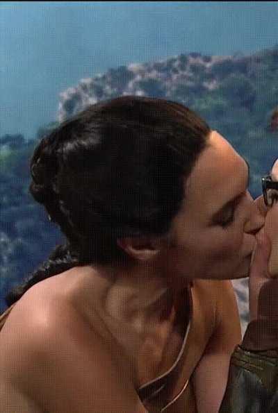 Mommy Gal Gadot takes control