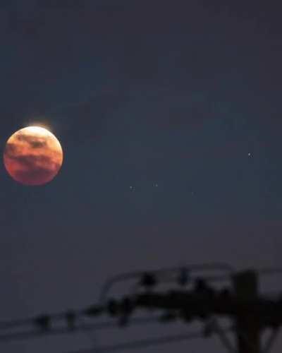 Timelapse of the Lunar Eclipse with 400mm and tracked 50mm