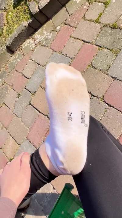 do you want to smell them? they smell incredible😈