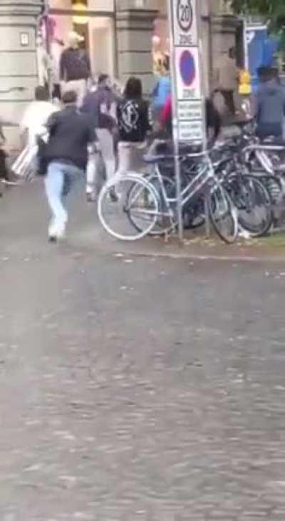 Video from the recent attack in Würzburg showing bystanders fending off the attacker.