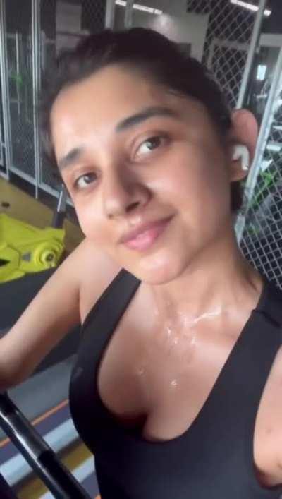 What if raand Kanika Mann comes all used up like this sweating n begging you for help after being gangbanged by the whole crew.. How'd you help her?