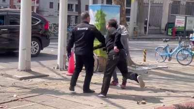 Old Chinese folks fighting each other 🤜