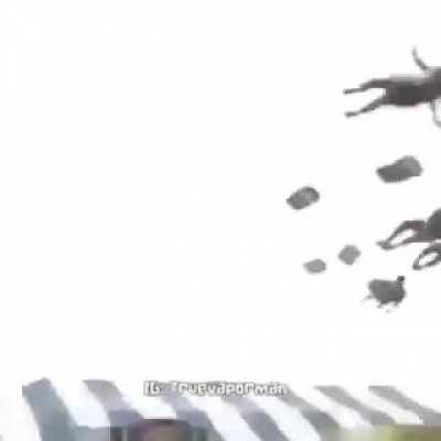 Aviso: tem áudio estourado, coloque o volume no mínimo se vc quiser ouvir.