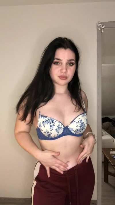 Who here honestly doesn't mind that I am chubby?🙄