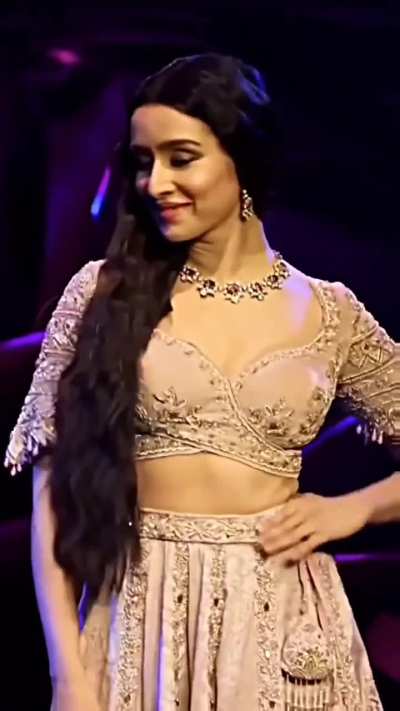 Shraddha hottis woman 👀😍❤️‍🔥