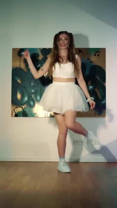 Залипательное. Танец.