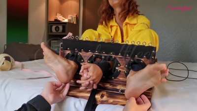 The poor april O'neil is in trouble ! 🪶👣