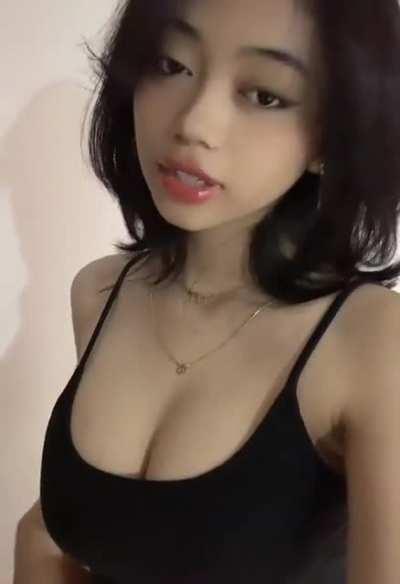 @meiqnx is 3rd on my list, just look at those mommy milkers 🥵