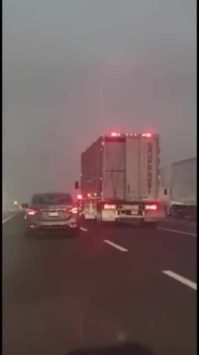 Trucker Cuts Off Everyone And Then Crashes